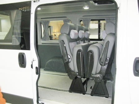 Фото багажного отделения в микроавтобусе с салоном трансформером